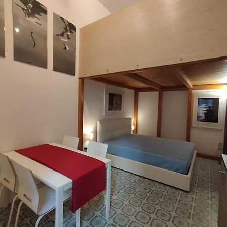 Casa Merisi Al Centro Storico Di Napoli Exterior foto