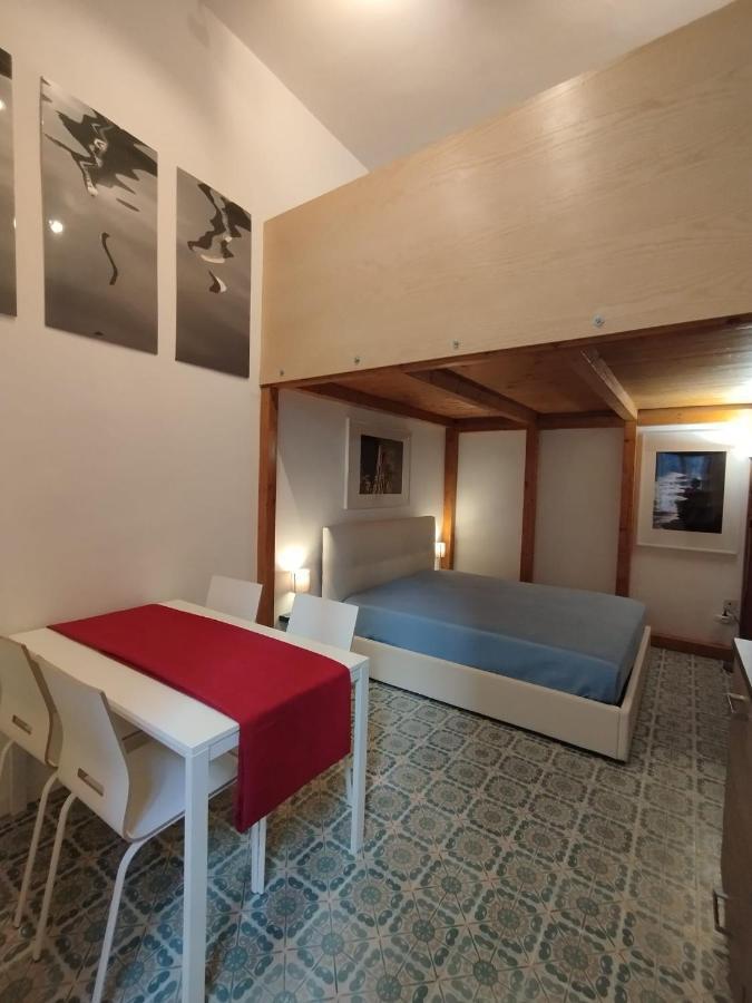 Casa Merisi Al Centro Storico Di Napoli Exterior foto